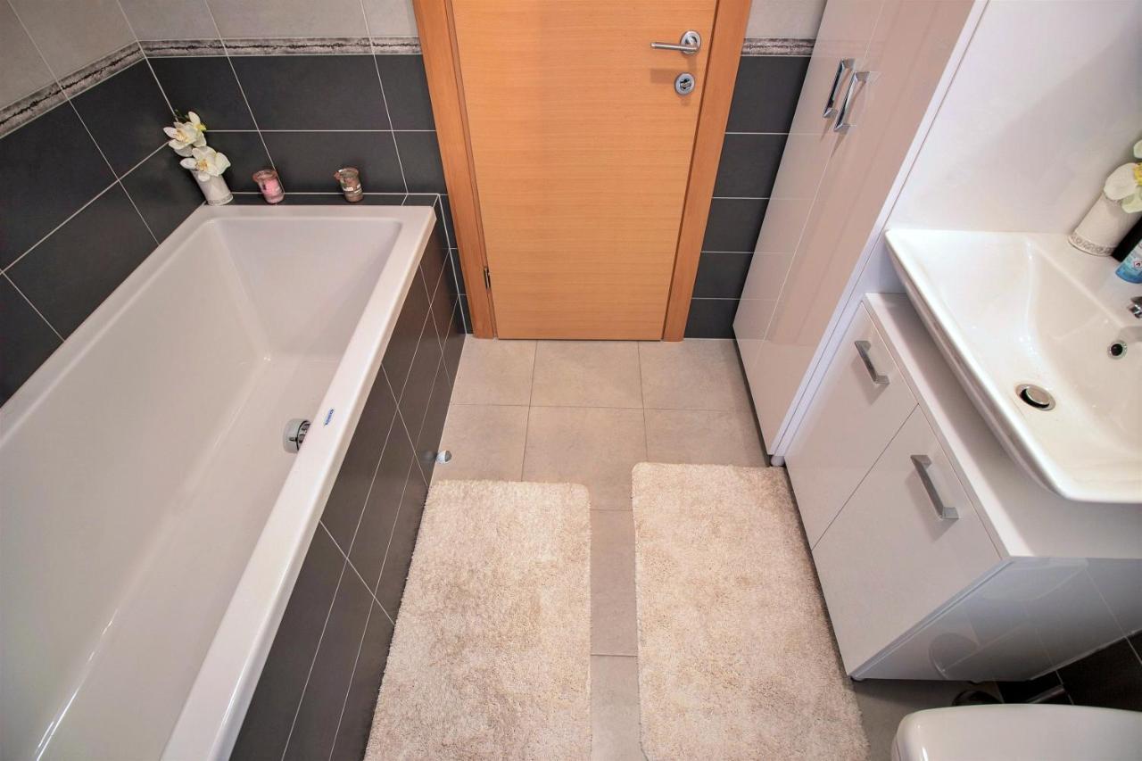 Apartment Lora Omiš Esterno foto