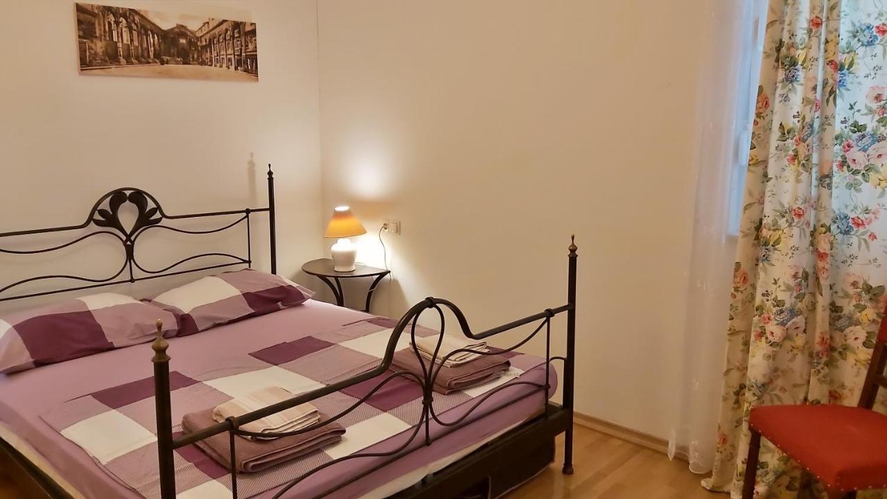 Apartment Lora Omiš Esterno foto