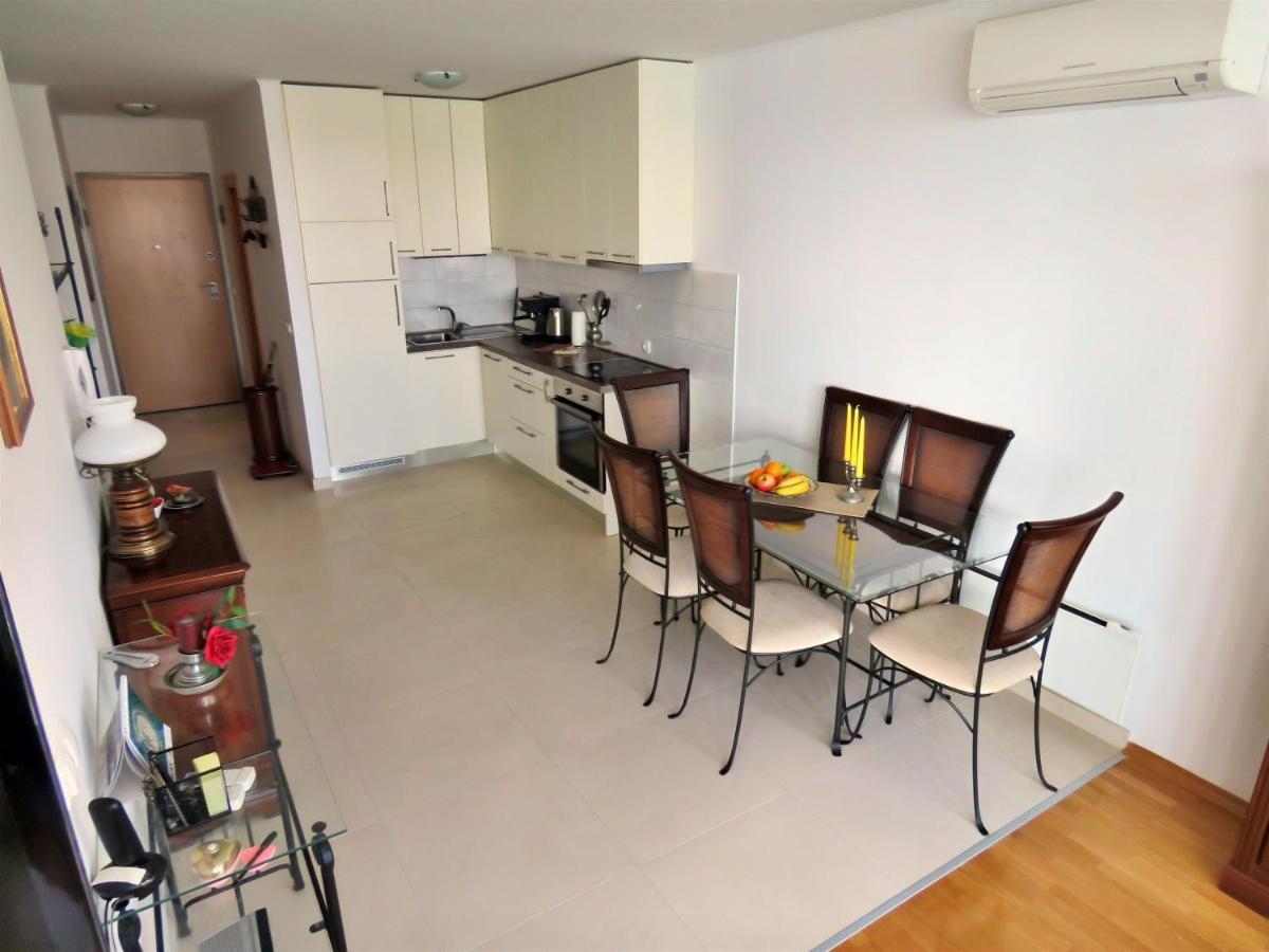Apartment Lora Omiš Esterno foto
